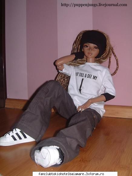 arata exact ca el......ce nas da sa o am :rolleyes:  :d papusa tom