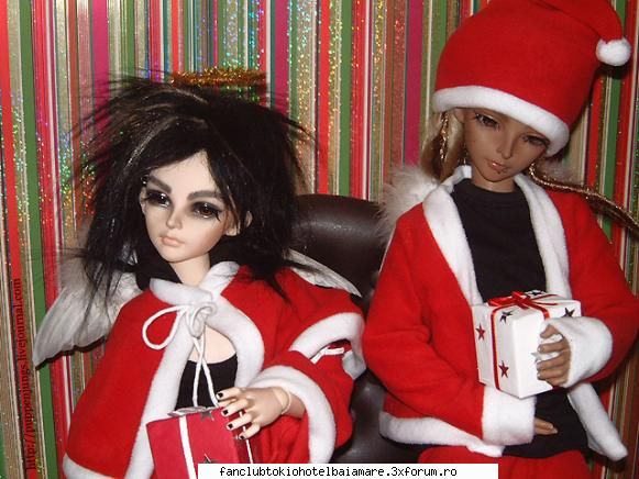 ops uitai poza :rusine: papusile kaulitz